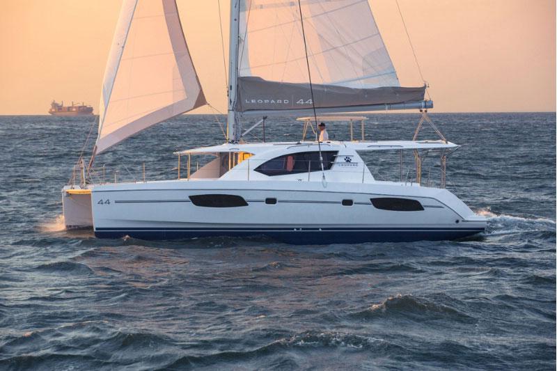 Book yachts online - False - Leopard 44 (4Cab) - La Luna - rent