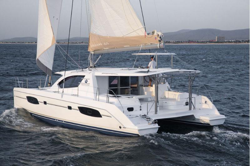 Book yachts online - False - Leopard 44 (4Cab) - La Luna - rent