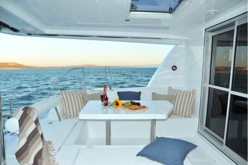 Book yachts online - False - Leopard 44 (4Cab) - La Luna - rent