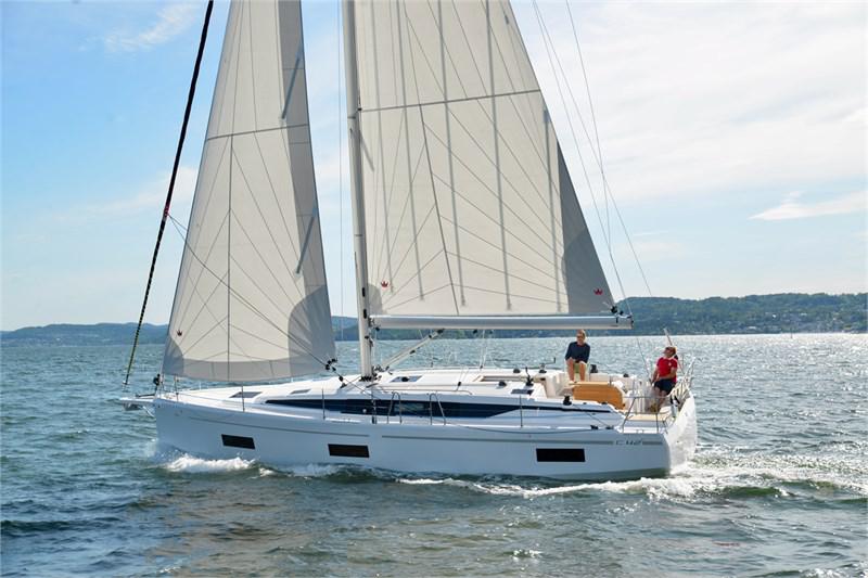 Book yachts online - False - Bavaria C42 (3Cab) - Summertime - rent