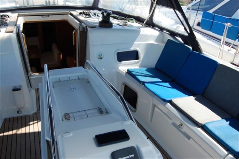 Book yachts online - False - Sun Odyssey 519 (5Cab) - Alboran Champagne - rent