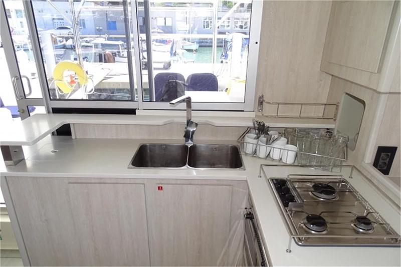 Book yachts online - False - Leopard 44 (4Cab) - La Luna (Radazul) - rent
