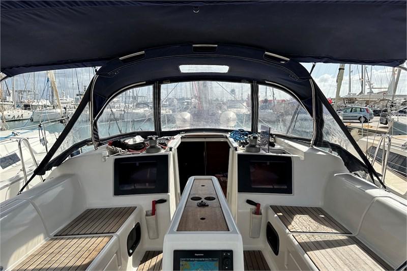 Book yachts online - False - Dufour 382 Grand Large (3Cab) - Sunny Blue - rent