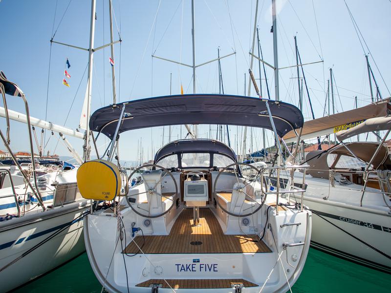 Book yachts online - sailboat - Bavaria Cruiser 34 - Take Five - rent