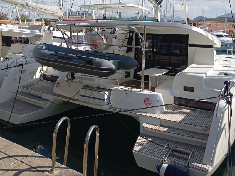 Book yachts online - catamaran - Lagoon 42 (4+2)  A/C - WM- Gen - Lux - rent