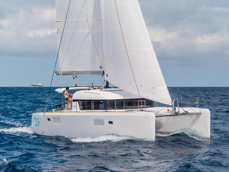 Book yachts online - catamaran - Lagoon 39 motor - Muscat - rent