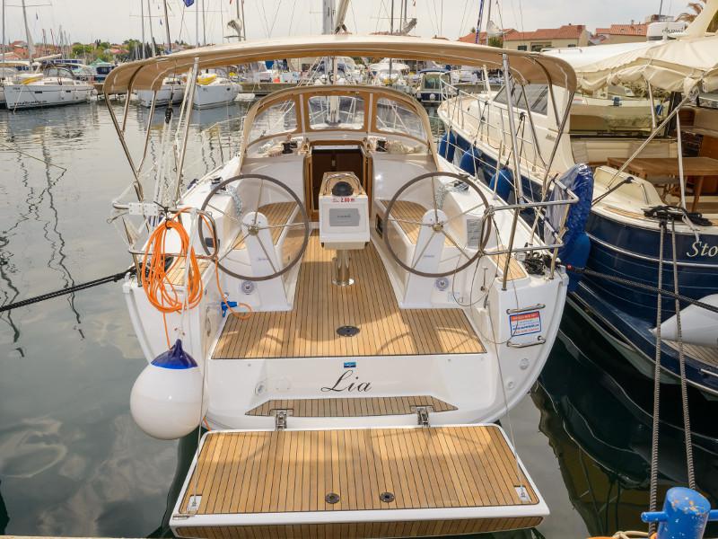 Book yachts online - sailboat - Bavaria Cruiser 34 - Lia  - rent