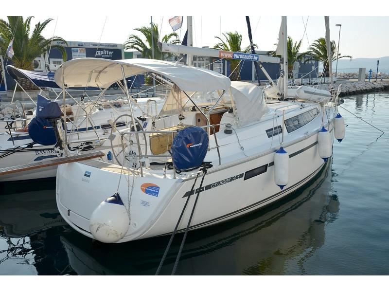 Book yachts online - sailboat - Bavaria Cruiser 33 - Ami   - rent