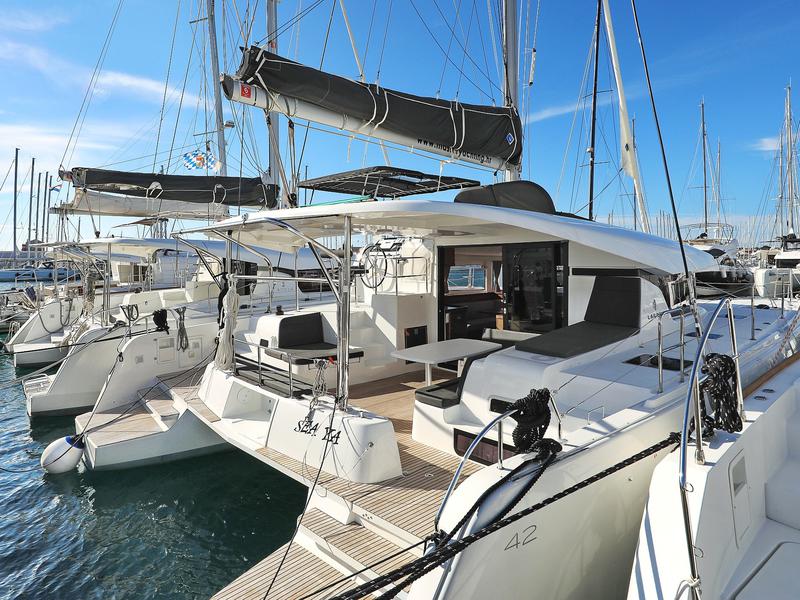 Book yachts online - catamaran - Lagoon 42 - SEA YA - rent