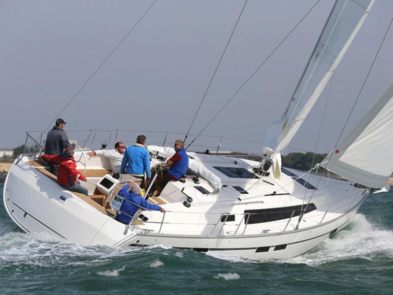 Book yachts online - sailboat - Bavaria Cruiser 46 - Veronica  - rent