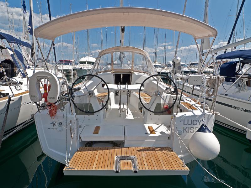 Book yachts online - sailboat - Sun Odyssey 349 - Lucy Kiss - rent
