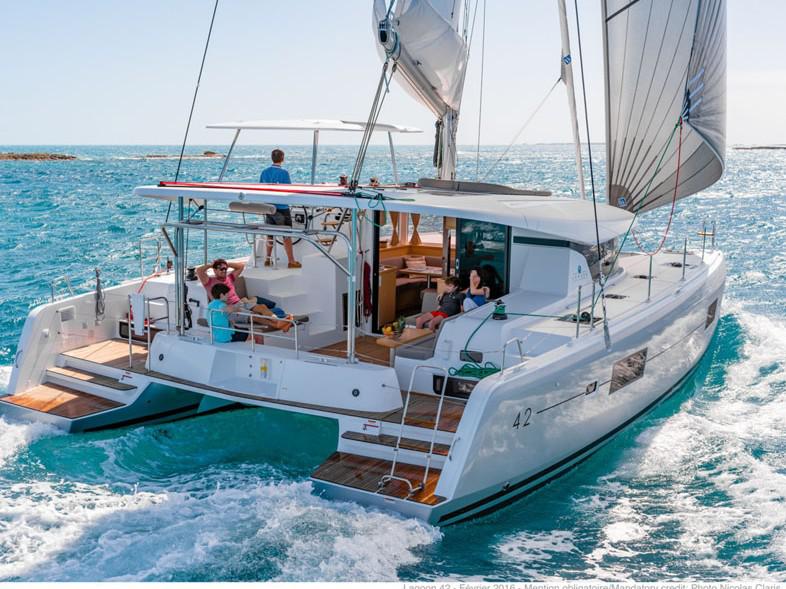 Book yachts online - catamaran - Lagoon 42 - Athina - rent