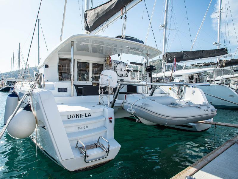 Book yachts online - catamaran - Lagoon 39 - Daniela - rent