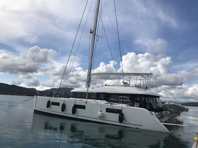 Book yachts online - catamaran - Lagoon 620 - Blue Eclipse - rent