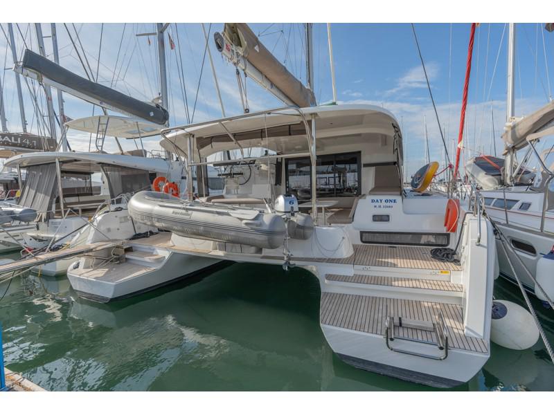 Book yachts online - catamaran - Lagoon 42 (4 dbl / 1 single ) - DAY ONE - rent