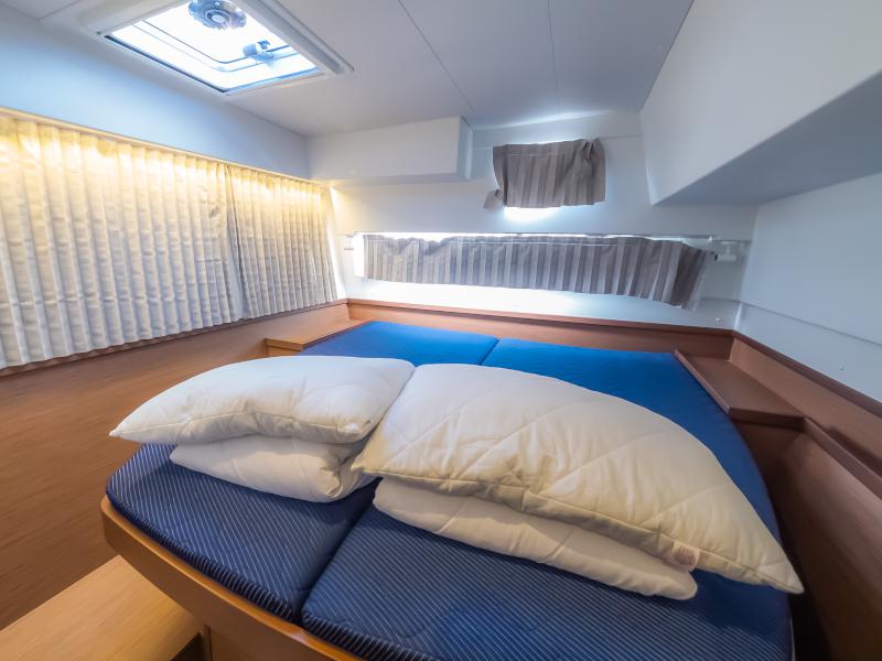 Book yachts online - catamaran - Lagoon 42 - That's Life - rent