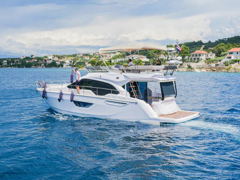 Book yachts online - motorboat - Sessa Fly 47 - Star Dust - rent