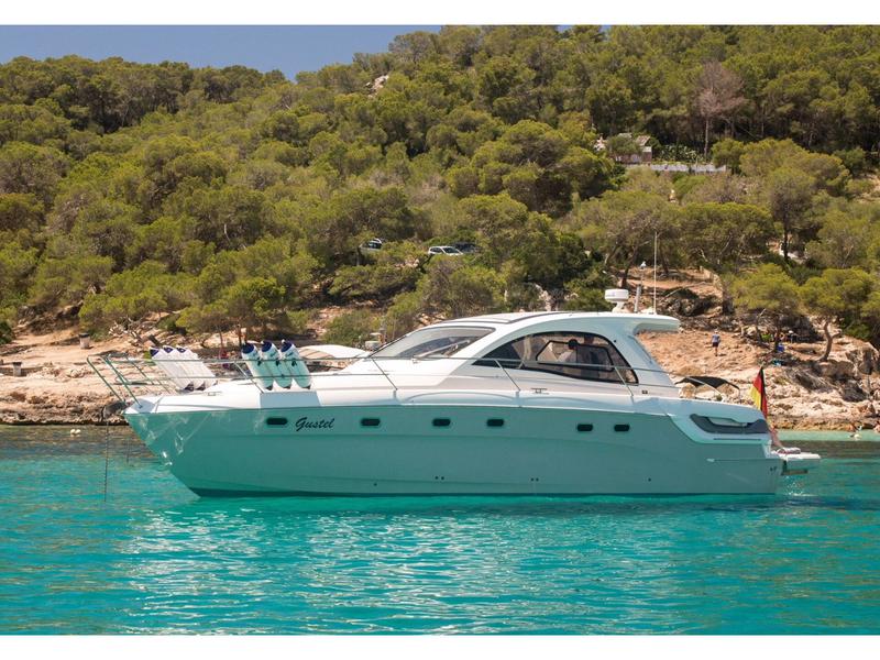 Book yachts online - motorboat - Bavaria 43 HT Sport - Gustel - rent