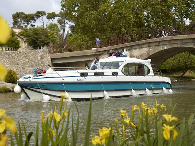 Book yachts online - motorboat - Estivale Octo - CH D AQUITAINE FR - rent