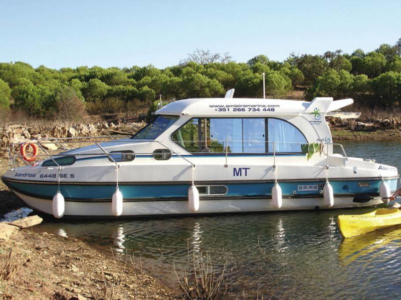 Book yachts online - motorboat - Sedan 1010 - BELMONT FR - rent