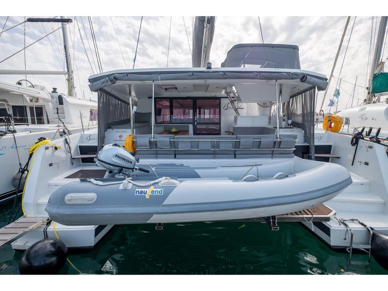 Book yachts online - catamaran - Fountaine Pajot Astréa 42 - Sissy- A/C &amp; Watermaker &amp; Generator &amp; Electrical Platform - 4+2 Cabins/4 Heads - rent