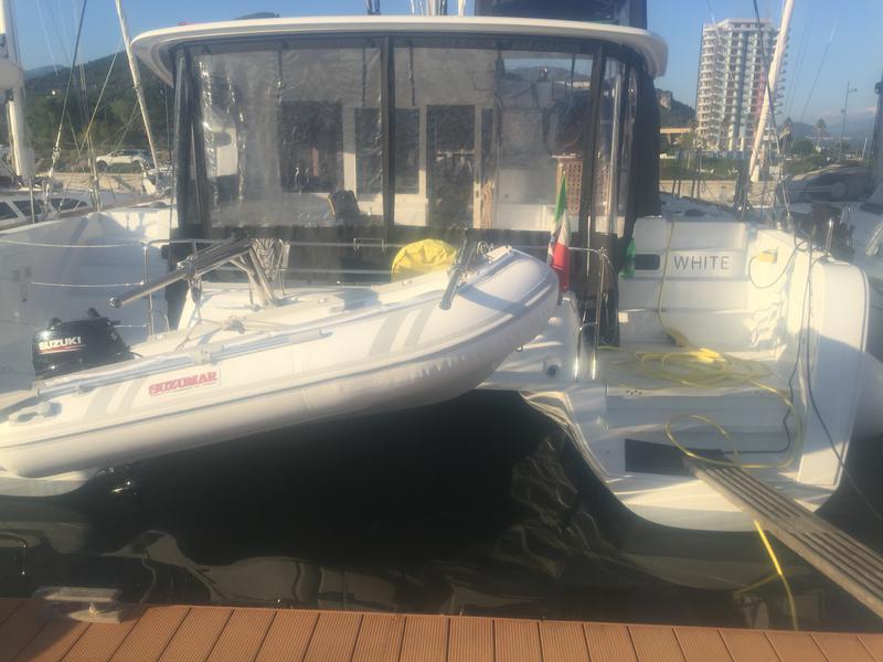 Book yachts online - catamaran - Lagoon 40 - White - rent