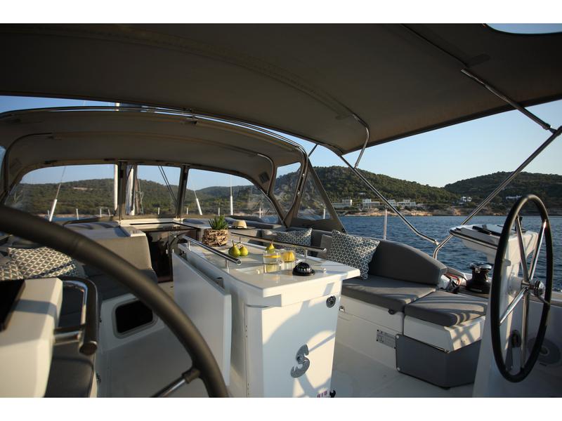 Book yachts online - sailboat - Oceanis 51.1 - Mickey G - rent
