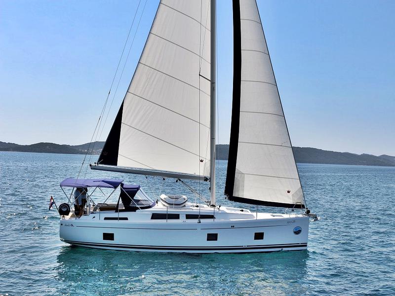 Book yachts online - sailboat - HANSE 418 BT - EVA - rent