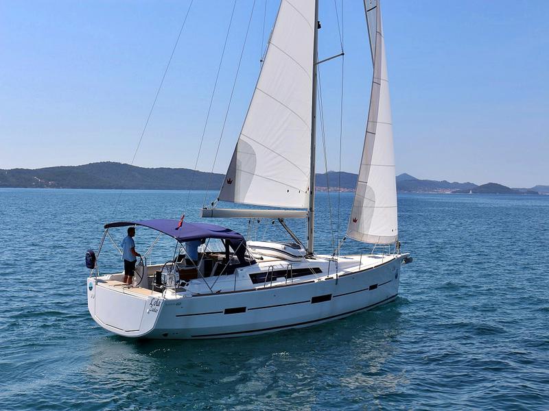 Book yachts online - sailboat - DUFOUR 460 Grand Large BT - LOLA - rent