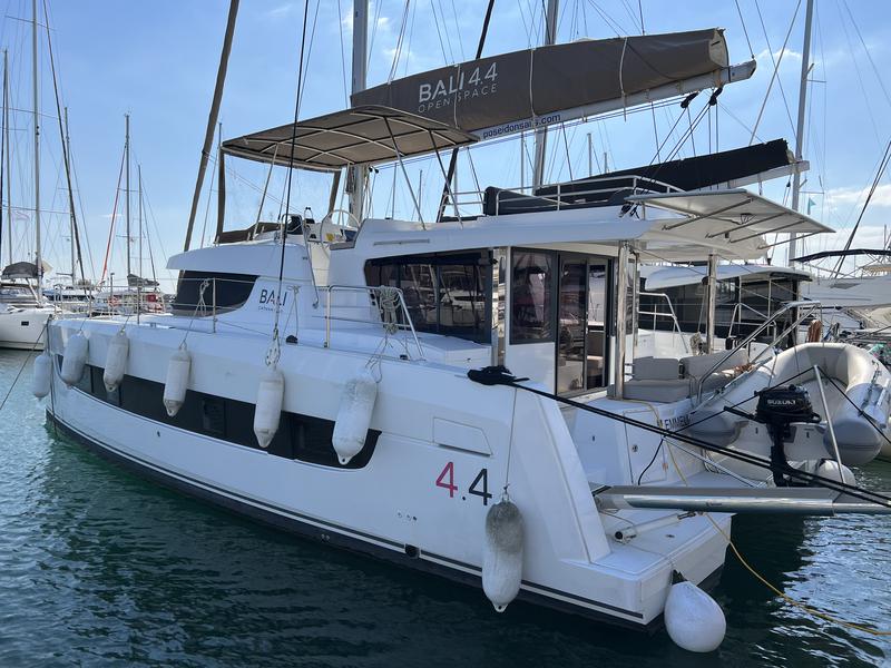 Book yachts online - catamaran - Bali 4.4 - Emmelia - rent