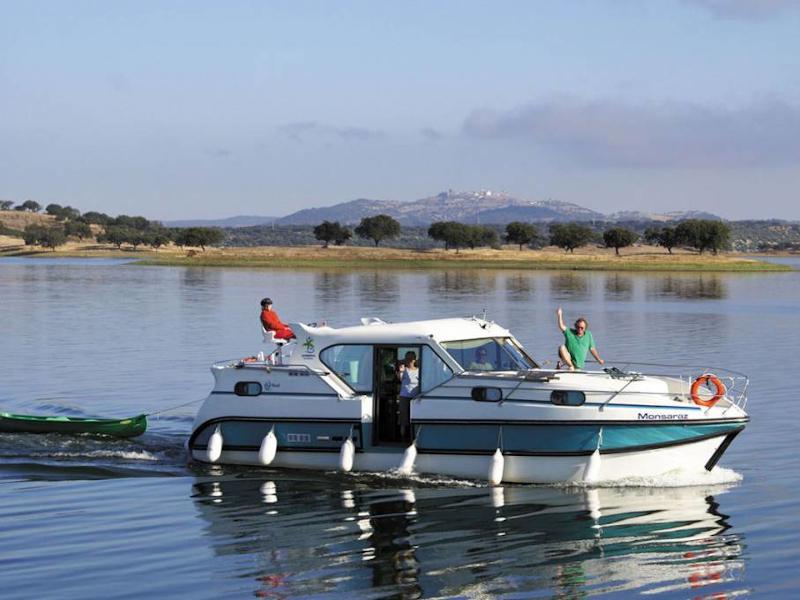 Book yachts online - motorboat - Confort 1100 - HOMPS FR - rent