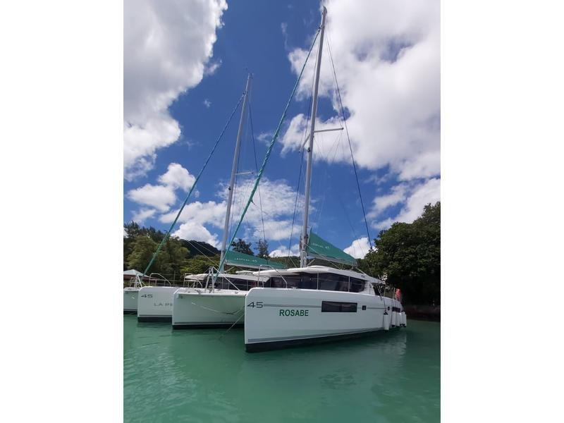 Book yachts online - catamaran - Leopard 45 - La Pelosa II - rent