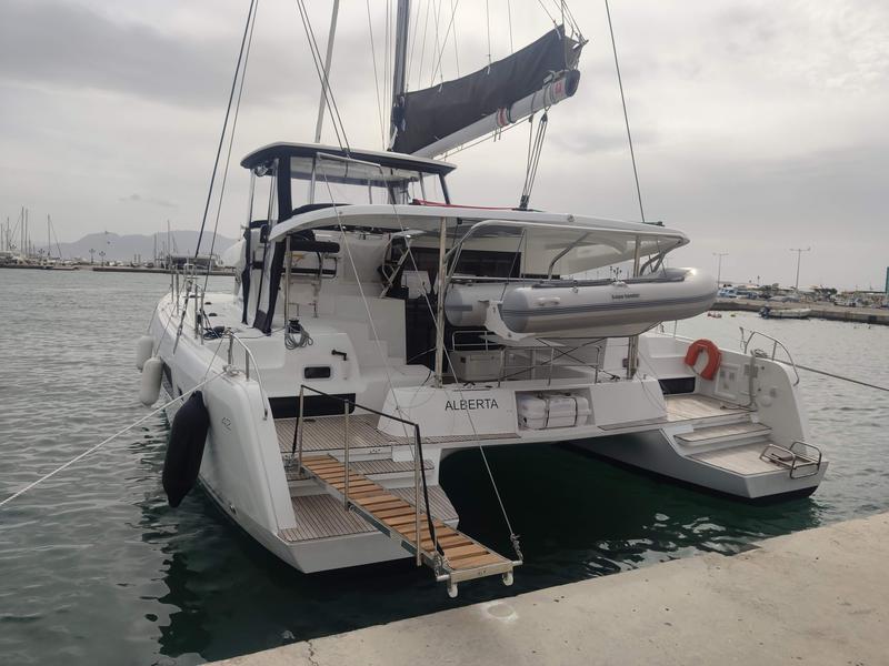 Book yachts online - catamaran - Lagoon 42 - ABR - rent