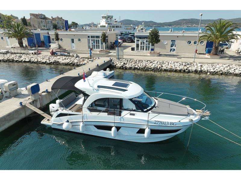 Book yachts online - motorboat - Antares 9 OB - Freeya - rent