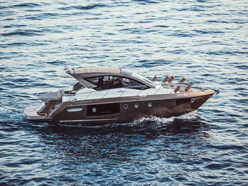 Book yachts online - motorboat - Cranchi M44 HT - Brown Sugar - rent