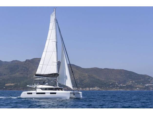 Book yachts online - catamaran - Lagoon 51 - CENTAUR - rent