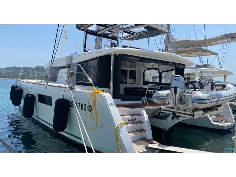 Book yachts online - catamaran - Lagoon 52F (5 cab) - NAKA (ANU) - rent