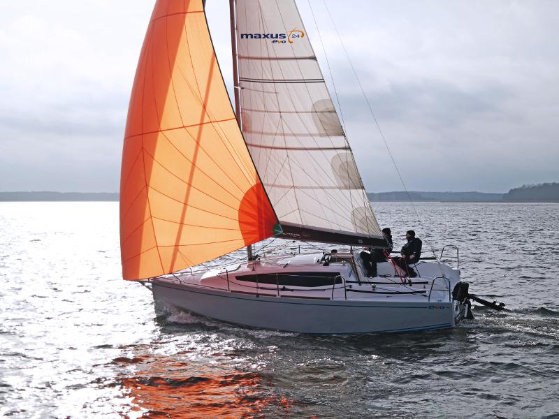 Book yachts online - sailboat - Maxus Evo 24 Prestige - Esmeralda - rent