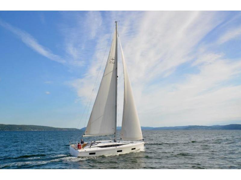 Book yachts online - sailboat - Bavaria 42 Cruiser - Joy - rent