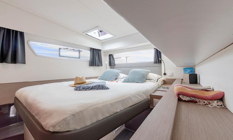 Book yachts online - catamaran - Elba 45 - Halle Berry - rent