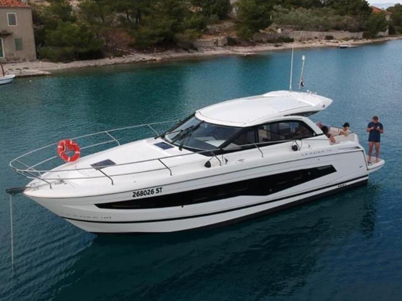 Book yachts online - motorboat - Leader 40 - Leader - rent