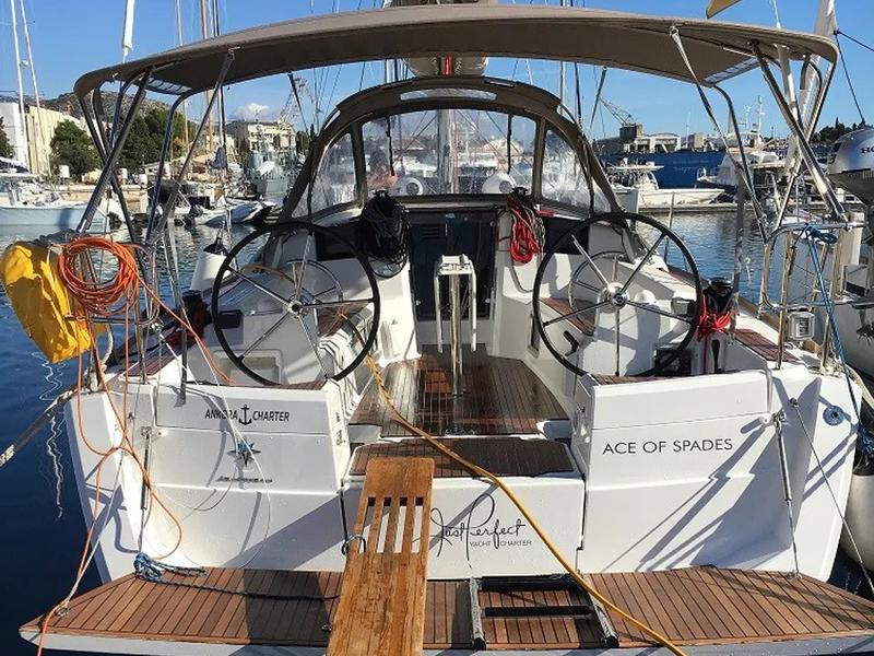 Book yachts online - sailboat - Sun Odyssey 389 - Ace of Spades - rent