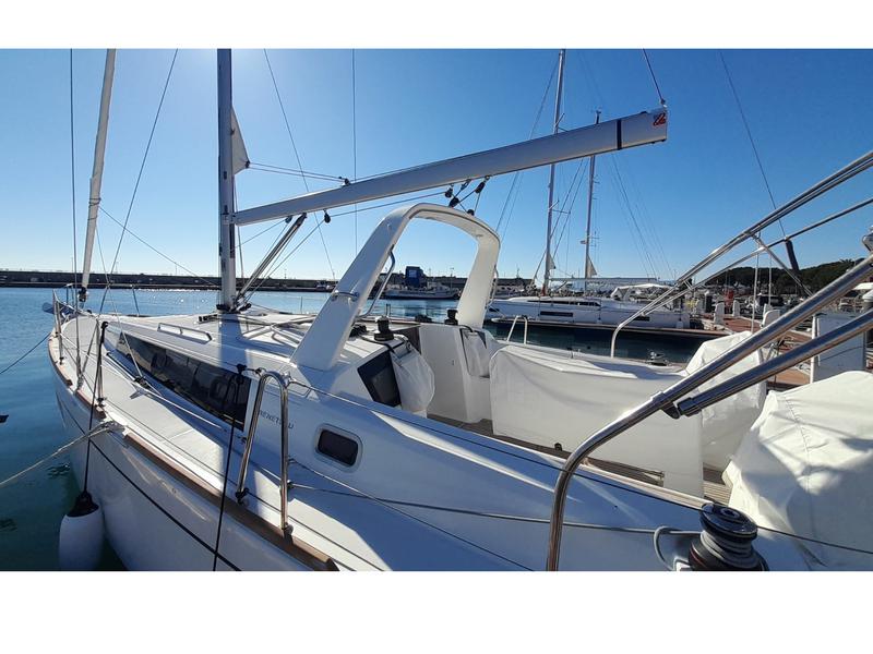 Book yachts online - sailboat - Oceanis 38.1 - TRITON - rent