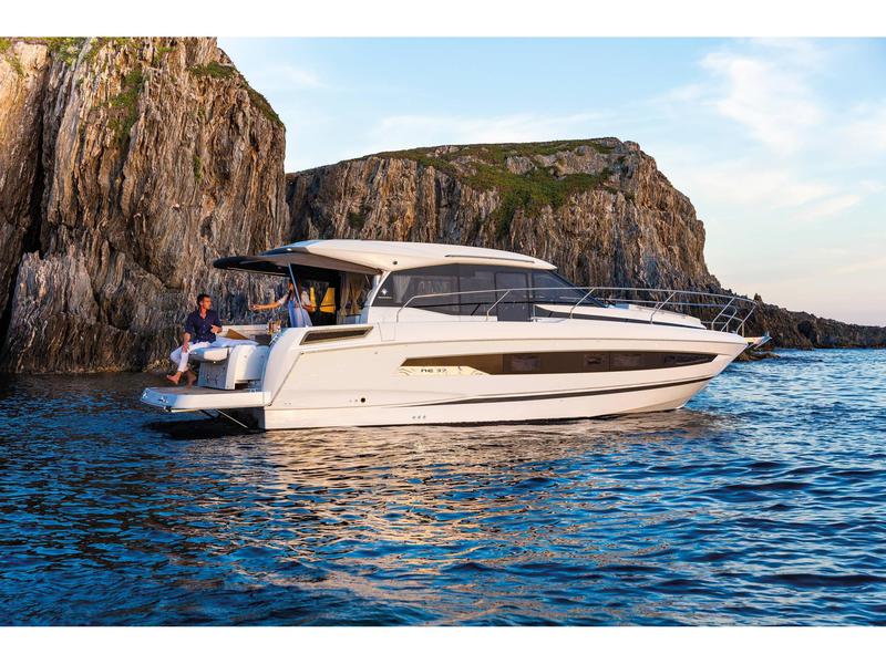 Book yachts online - motorboat - Jeanneau NC 37 - Mimi' - rent