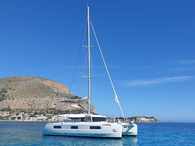 Book yachts online - catamaran - Lagoon 46 - Baraonda - rent
