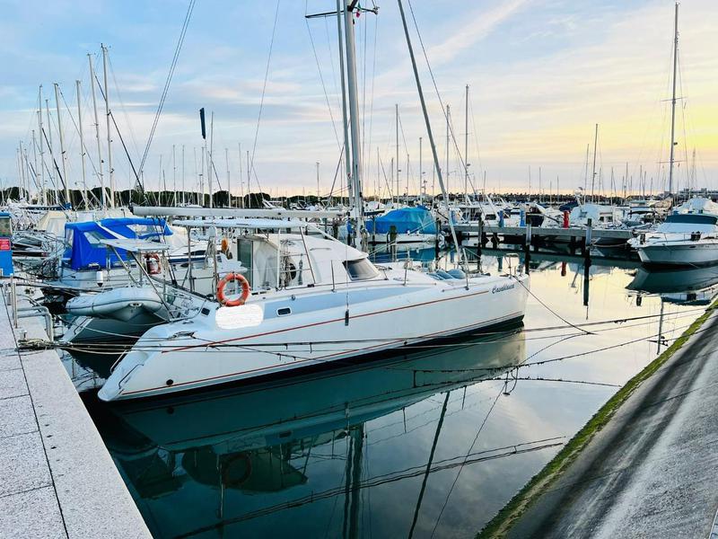 Book yachts online - catamaran - Antigua 37 - Pleione - rent