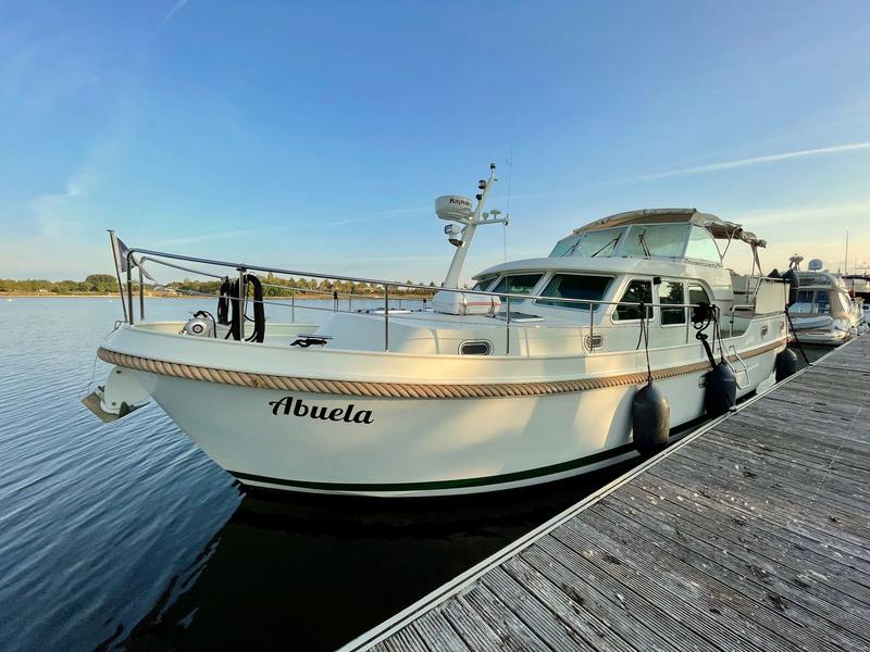 Book yachts online - motorboat - Linssen Grand Sturdy 40.9 AC - Abuela - rent