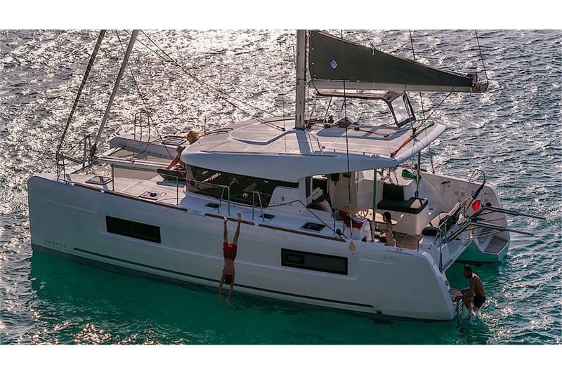 Book yachts online - False - Lagoon 40 (4+2Cab) - Vaiana - rent